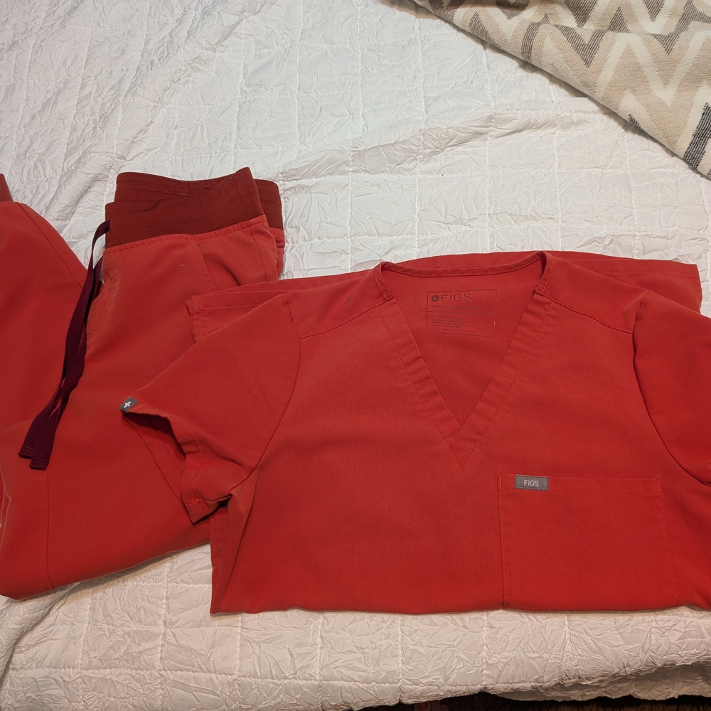 Figs Women's Red Scrub Set